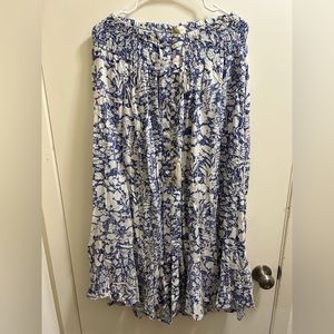 Super cute skirt, with a lot of stretch in the waist.